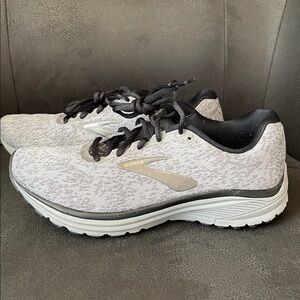 Brooks Anthem Men’s Size 7